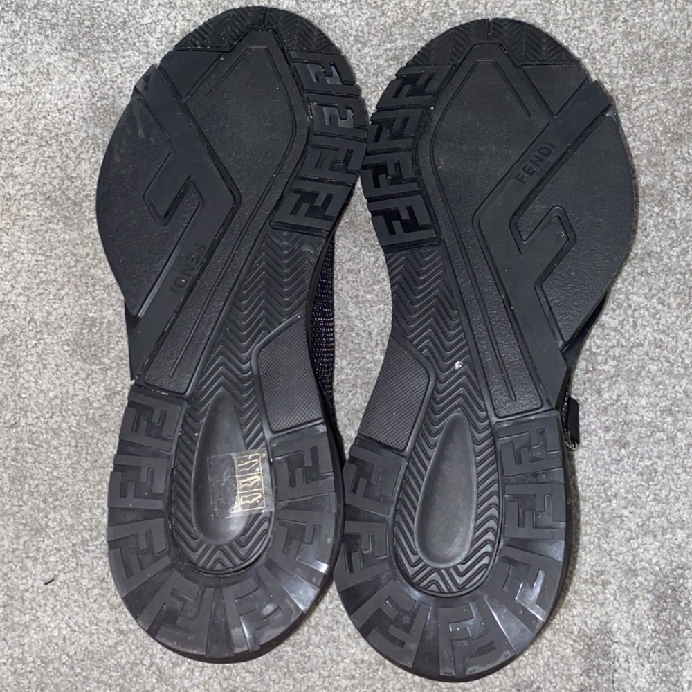❌SOLD❌ FENDI SNEAKERS - Picture 4 of 8